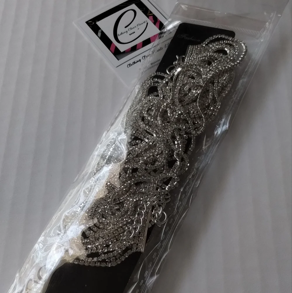 Elegant geometric layered rhinestone chocker. - Picture 5 of 6